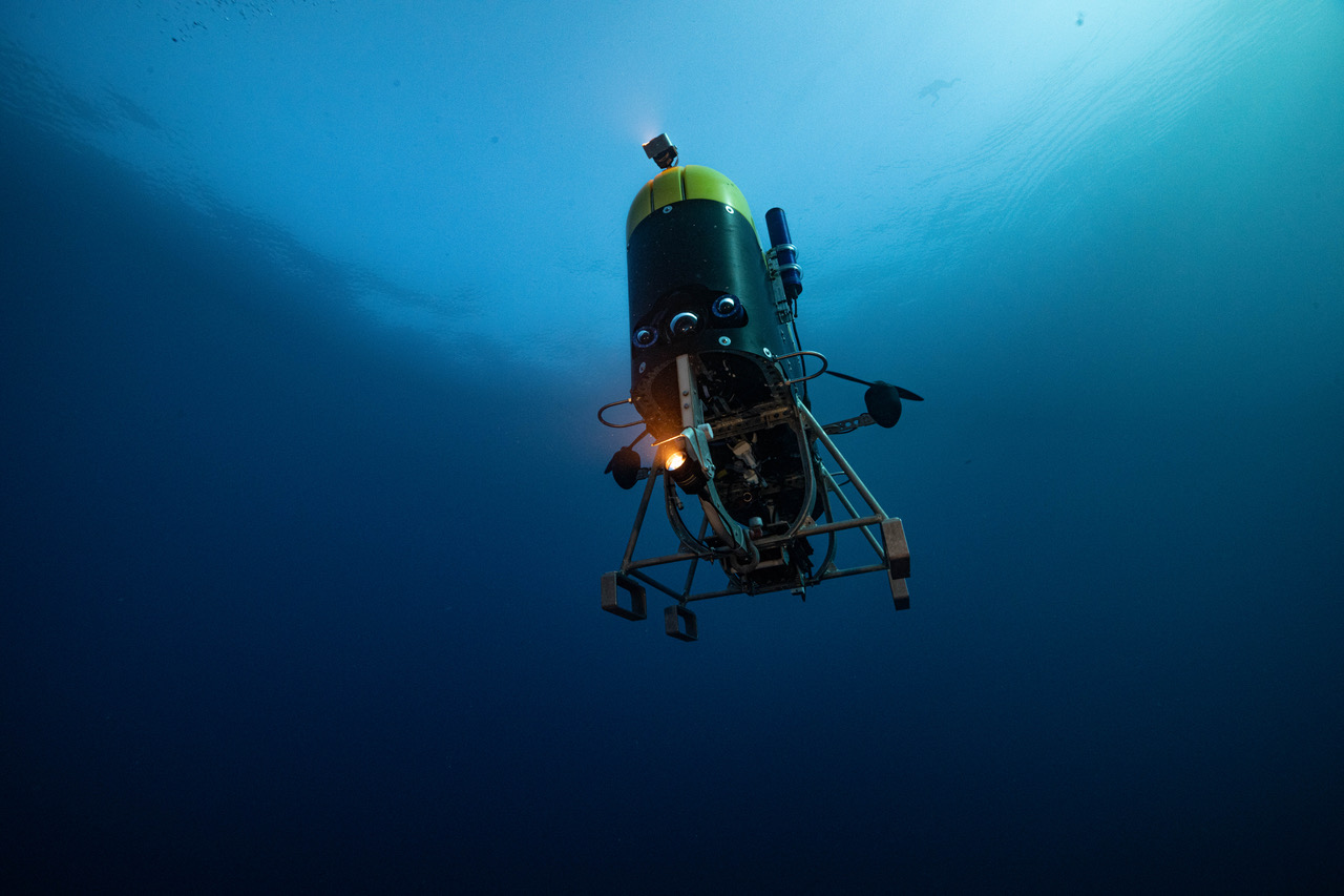 <em>Mesobot</em> starts its descent into the waters of the twilight zone just a few miles offshore from Bermuda. (Photo: Evan Kovacs)